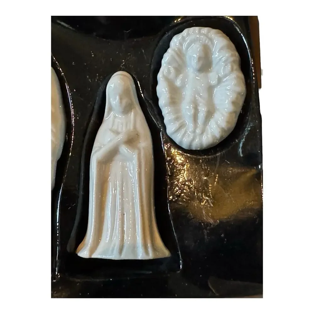 Vintage Nativity preowned vintage